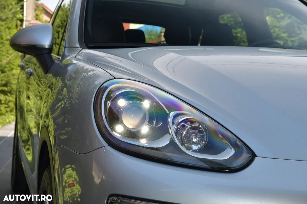 Porsche Cayenne - 38