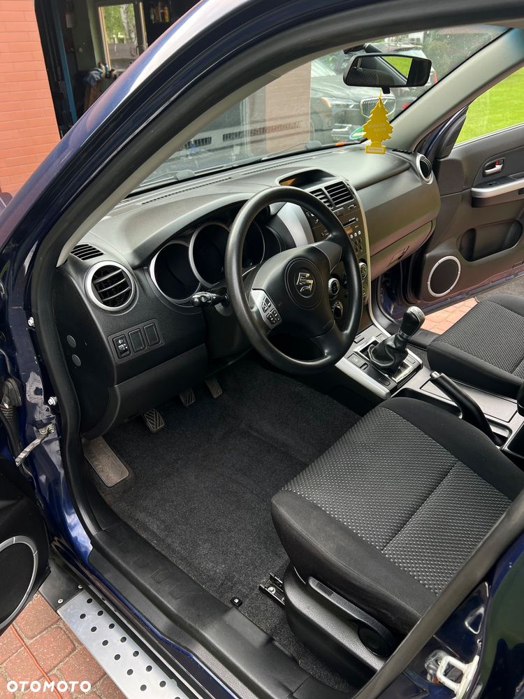 Suzuki Grand Vitara 2.0 - 9