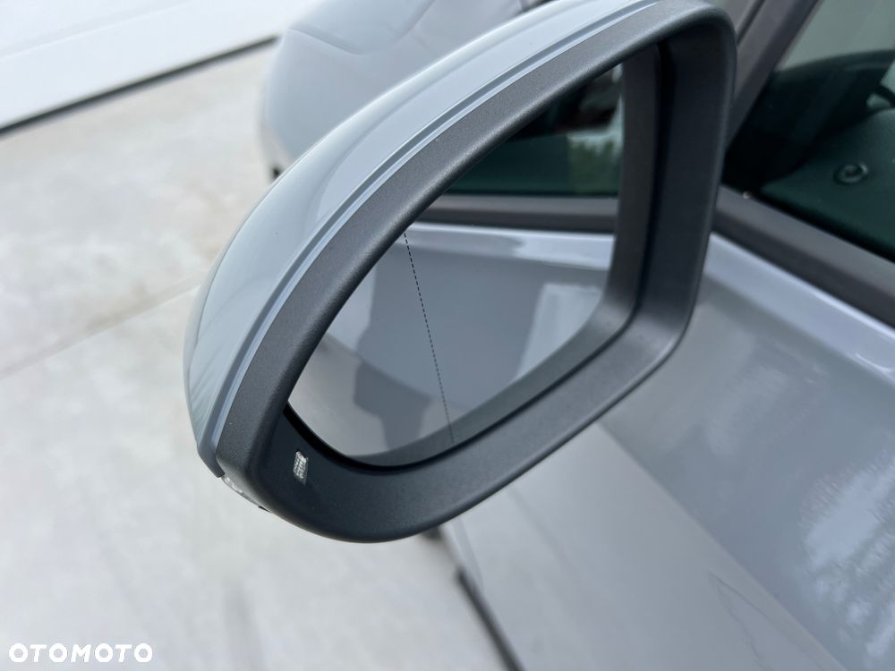 Volkswagen Golf Variant 1.5 eTSI OPF DSG R-Line - 11