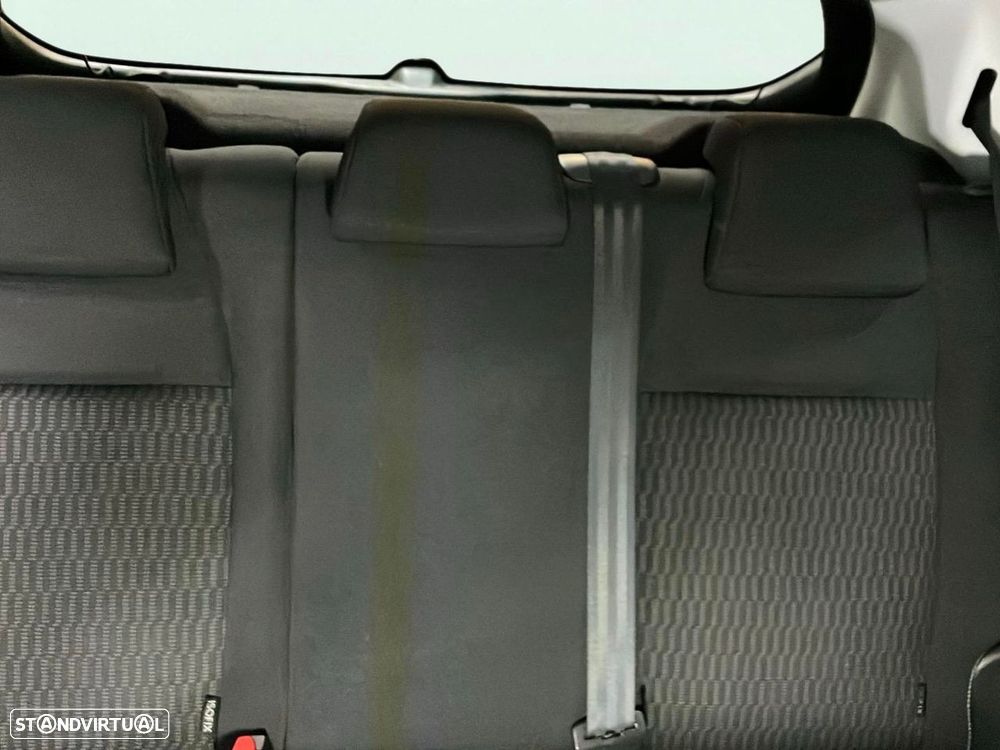 Peugeot 208 - 17