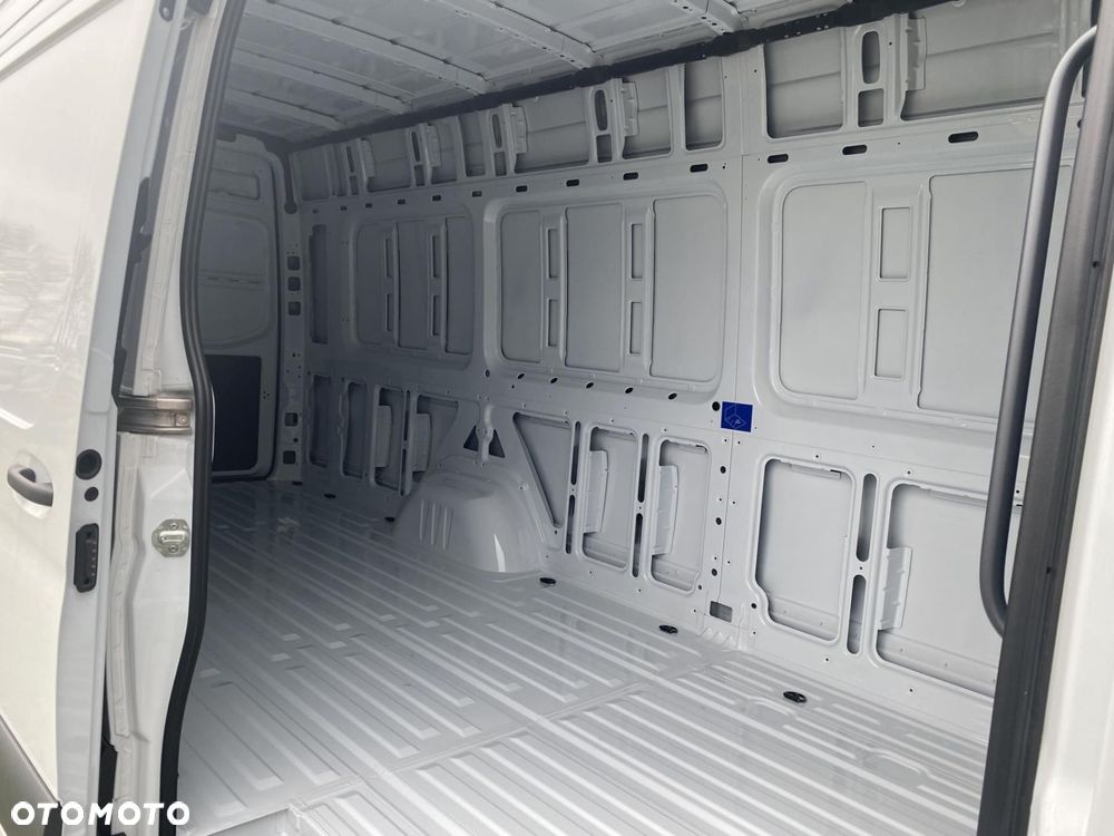 Mercedes-Benz Sprinter - 9