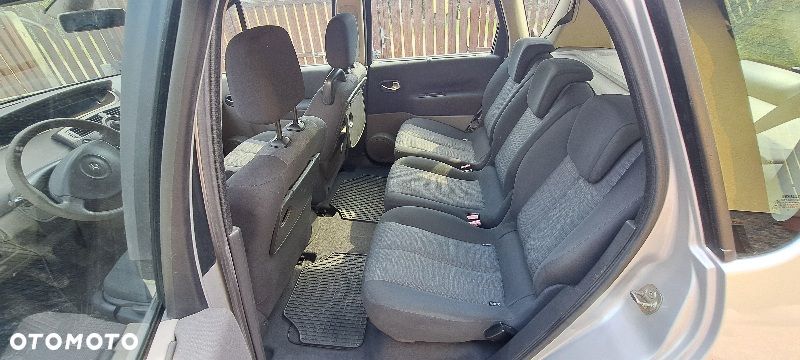 Renault Scenic 1.9 dCi FAP Avantage - 7