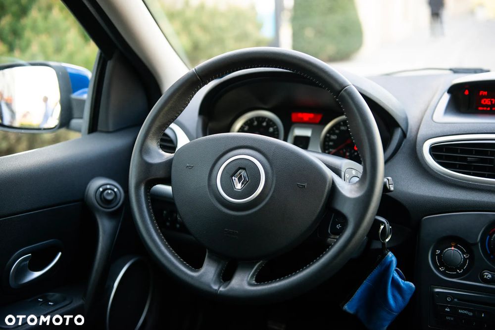 Renault Clio 1.2 16V Confort Authentique - 27