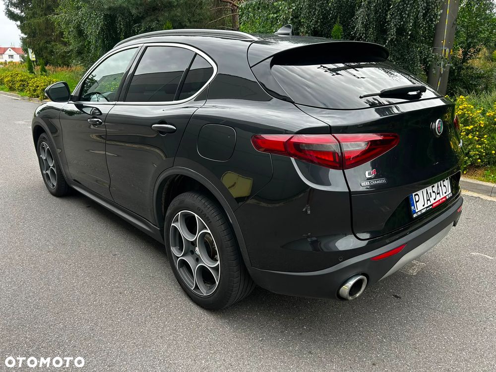 Alfa Romeo Stelvio 2.0 Turbo 16V AT8-Q4 Ti - 8