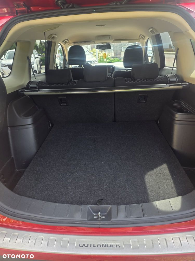Mitsubishi Outlander 2.2 DI-D 4WD Automatik Instyle - 25
