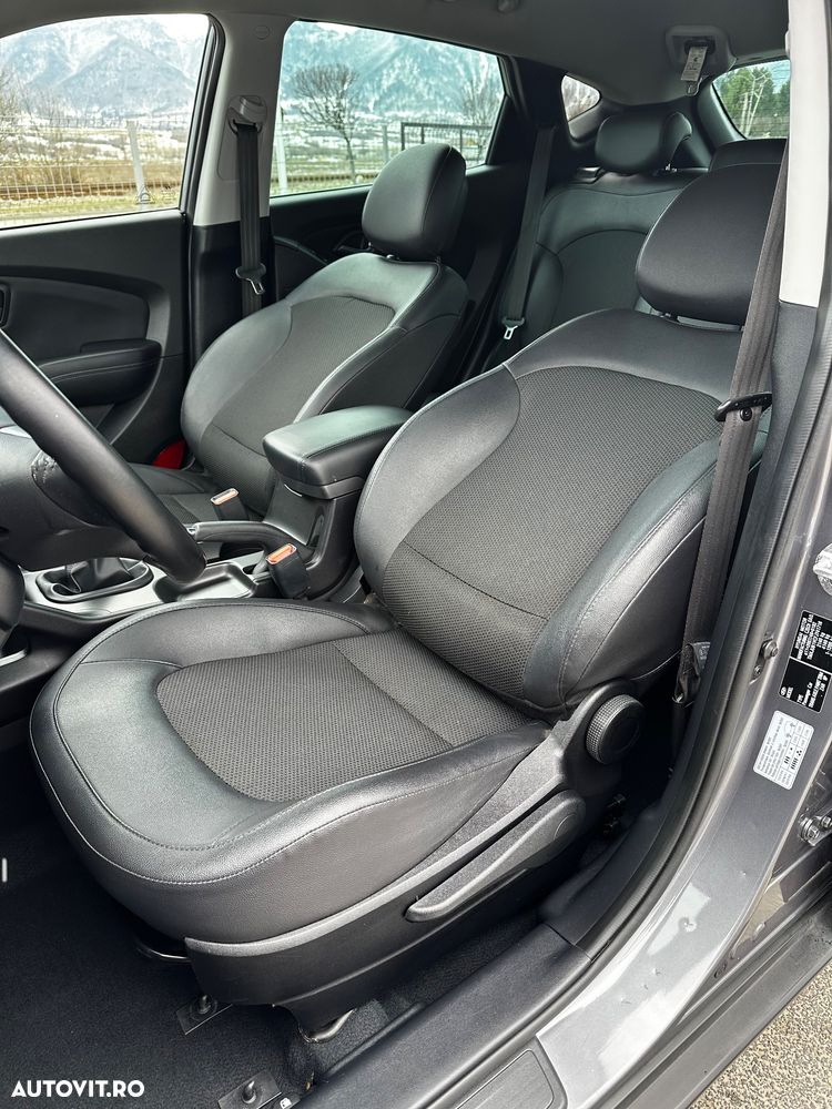 Hyundai ix35 2.0 CRDI 4WD Fifa World Cup Gold Edition - 14