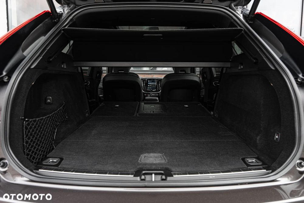 Volvo XC 60 T6 AWD Plug-In Hybrid R-Design - 18