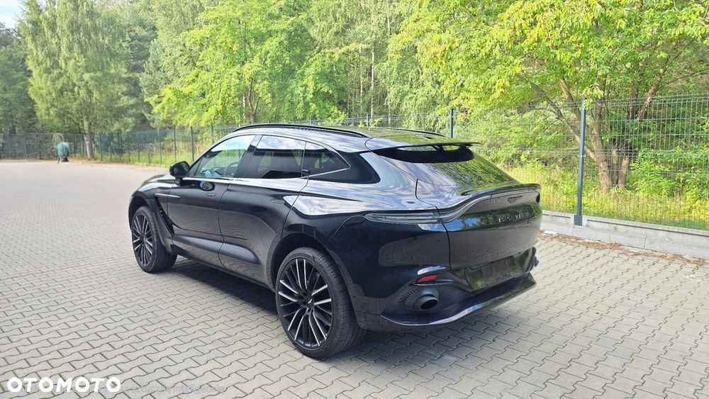 Aston Martin DBX - 6
