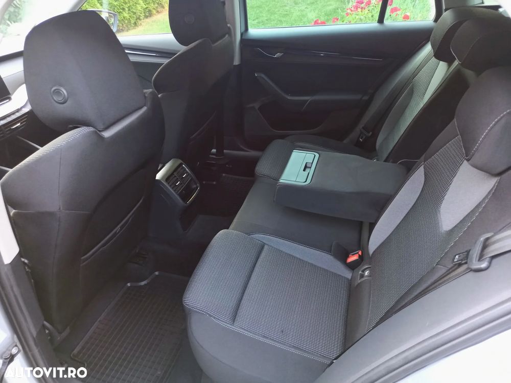 Skoda Octavia Combi 2.0 TDI (Green tec) DSG Ambition - 9