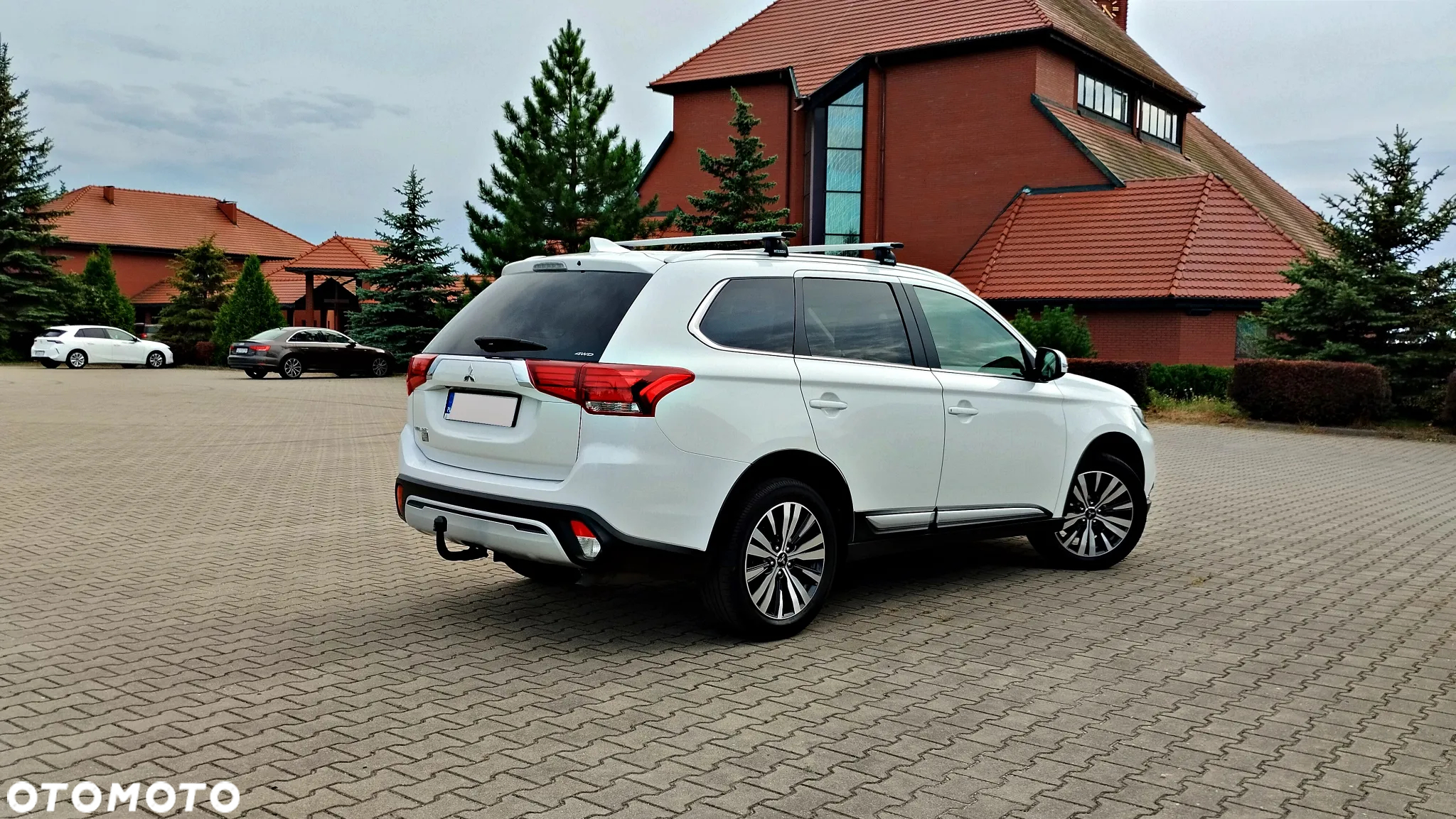 Mitsubishi Outlander 2.0 Intense + Navi 4WD CVT - 4