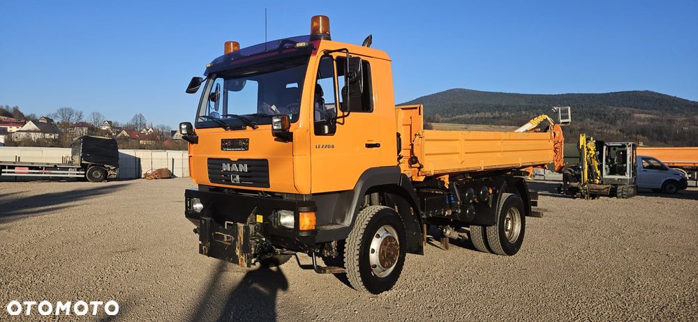 MAN LE 220 B - 12