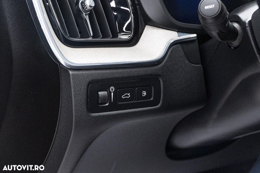 Volvo XC 60 T6 AWD Recharge Geartronic Inscription - 30