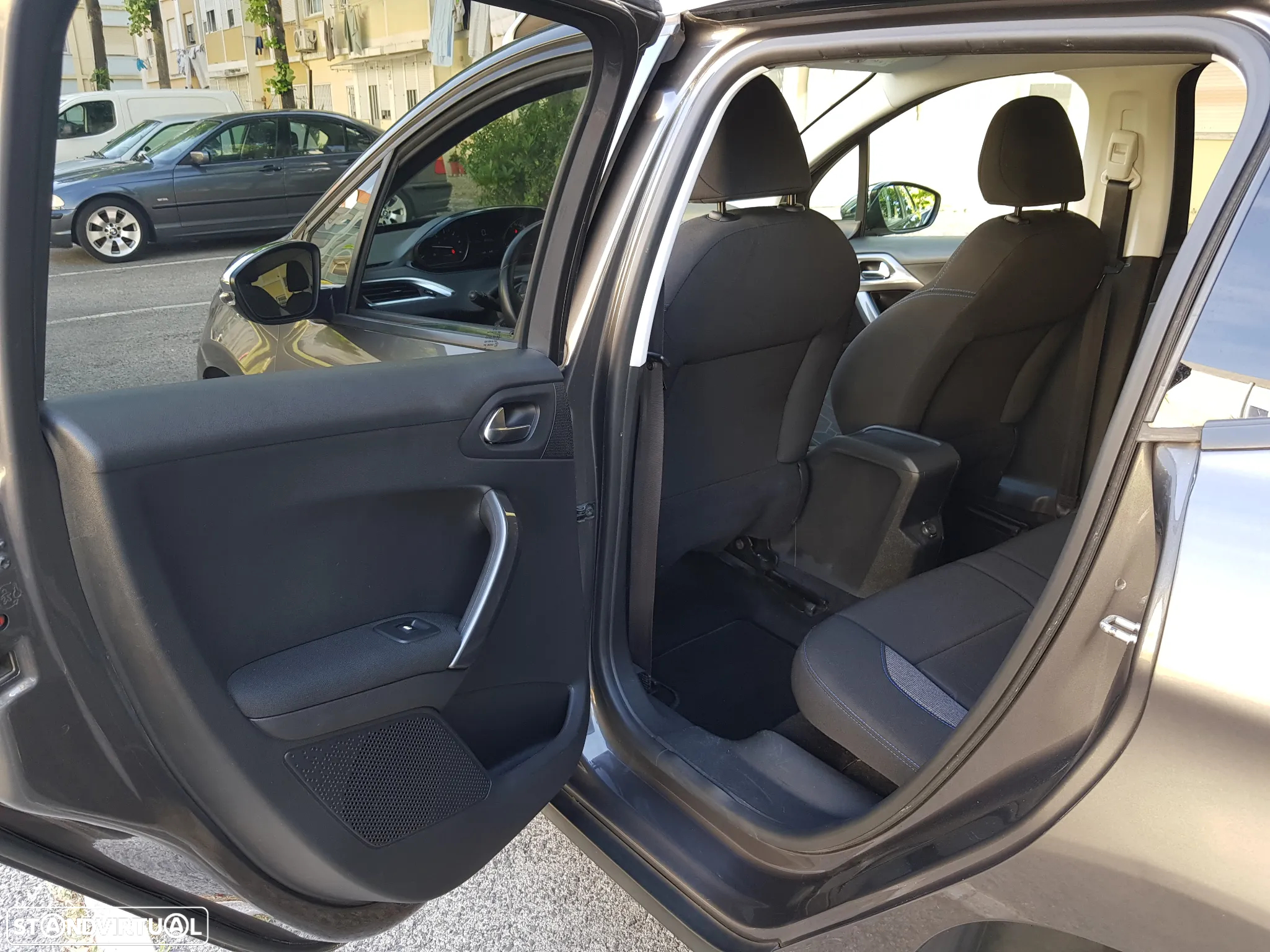 Peugeot 2008 1.5 BlueHDi Style - 30