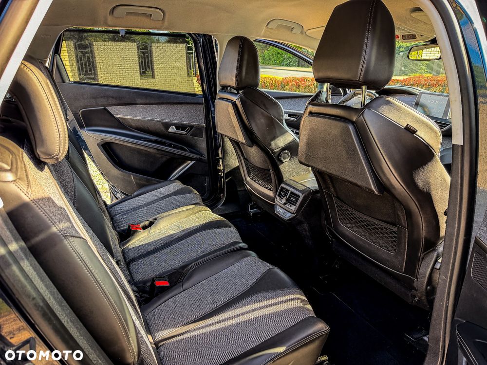 Peugeot 5008 PureTech 130 EAT6 Allure - 32