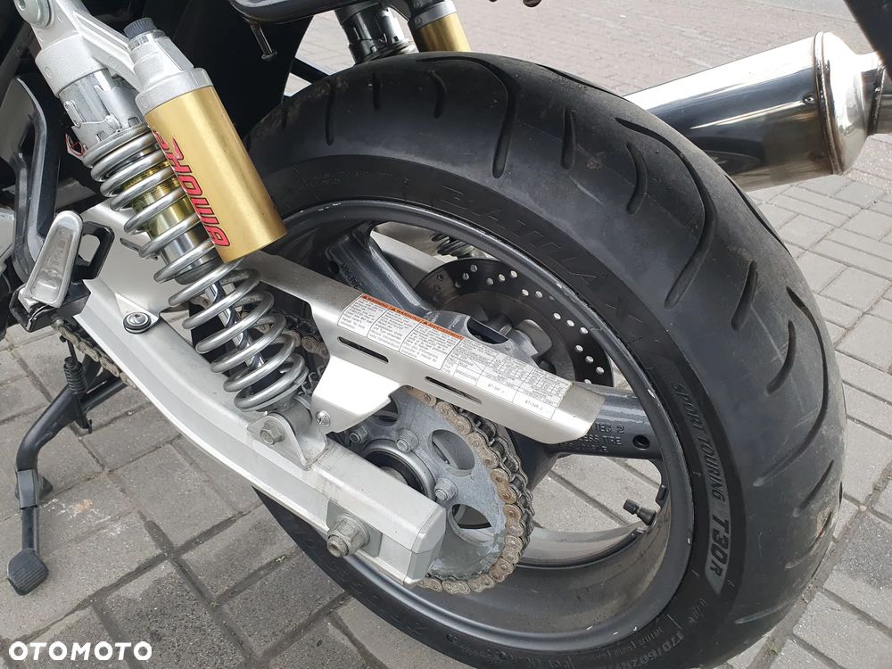 Suzuki GSX - 38
