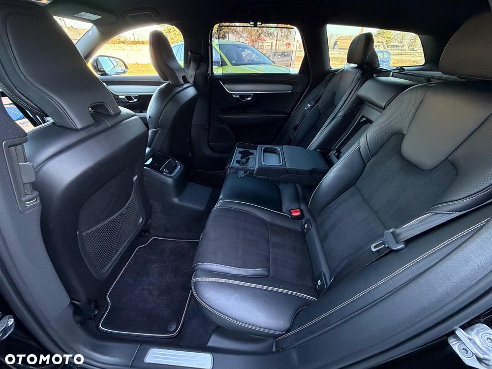 Volvo V90 T8 AWD Plug-In Hybrid R-Design - 24