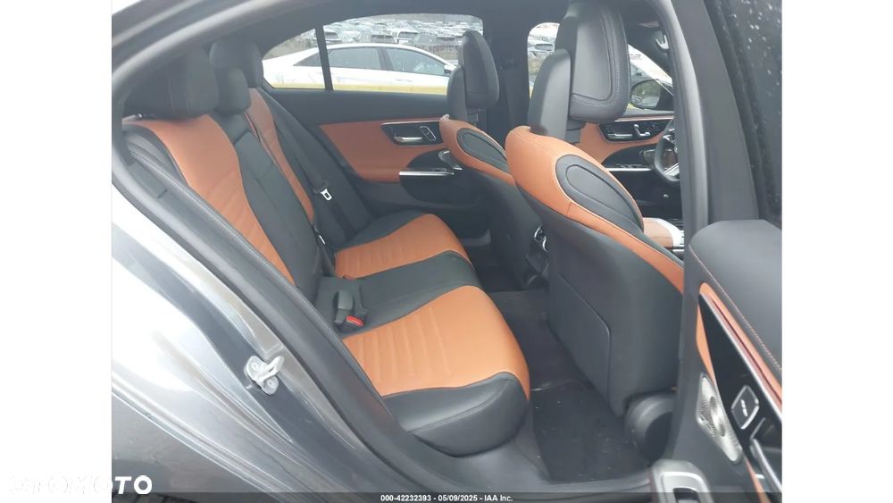 Mercedes-Benz Klasa C 300 4Matic 9G-TRONIC Edition AMG Line - 10