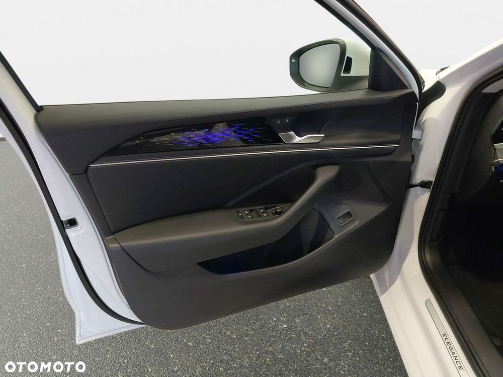 2025 Volkswagen Passat Variant, photograph 12