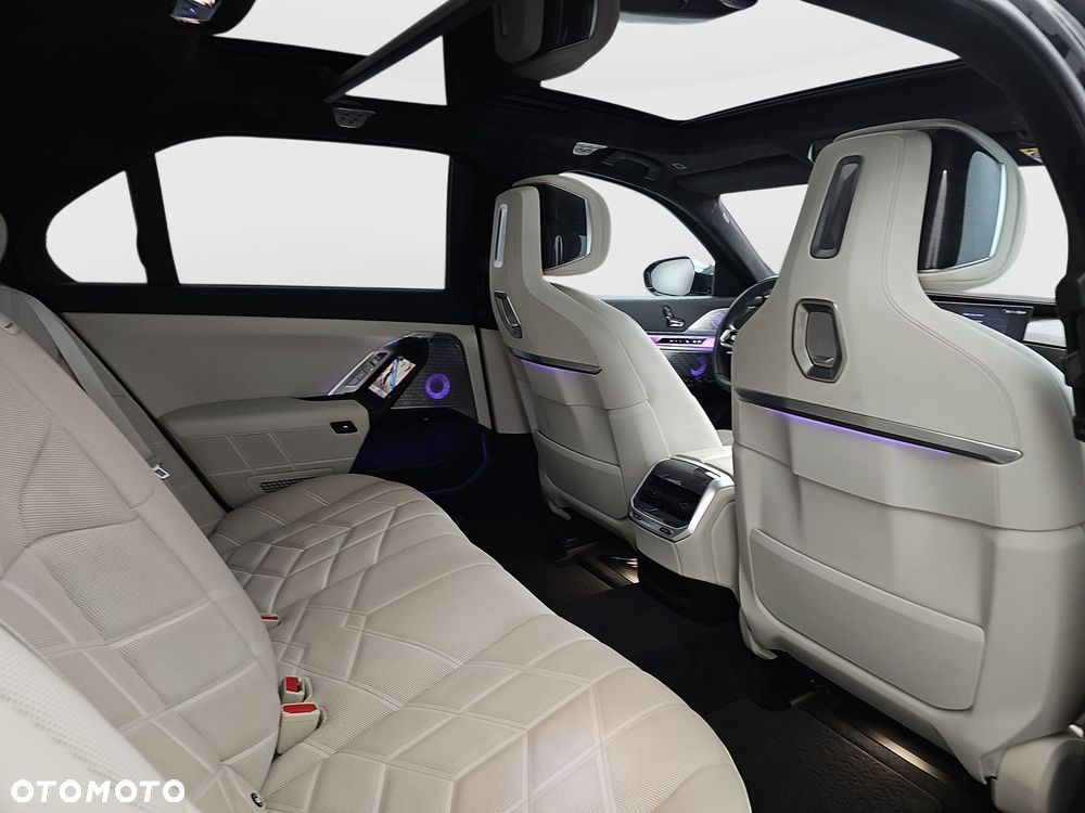 BMW Seria 7 - 35
