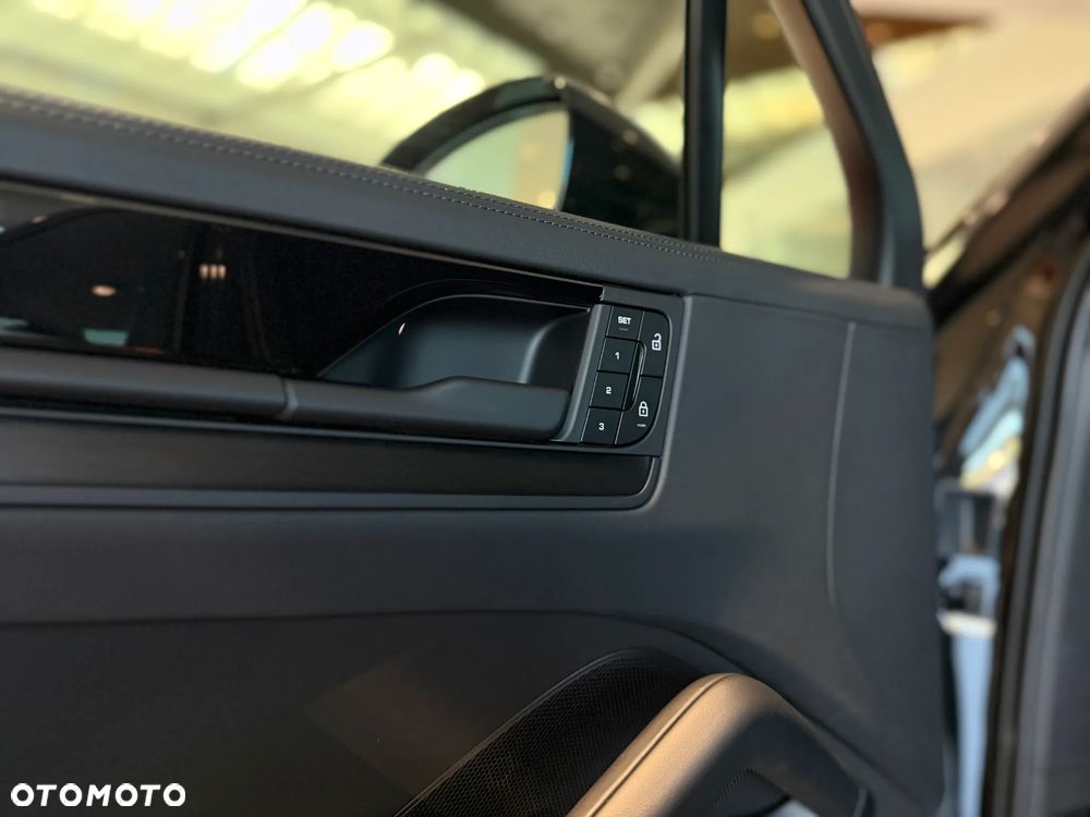 Porsche Cayenne E-Hybrid PHEV Black Edition - 17
