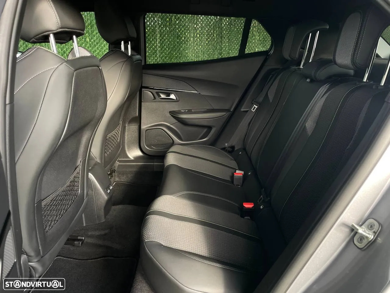 Peugeot e-2008 50 kWh GT - 6