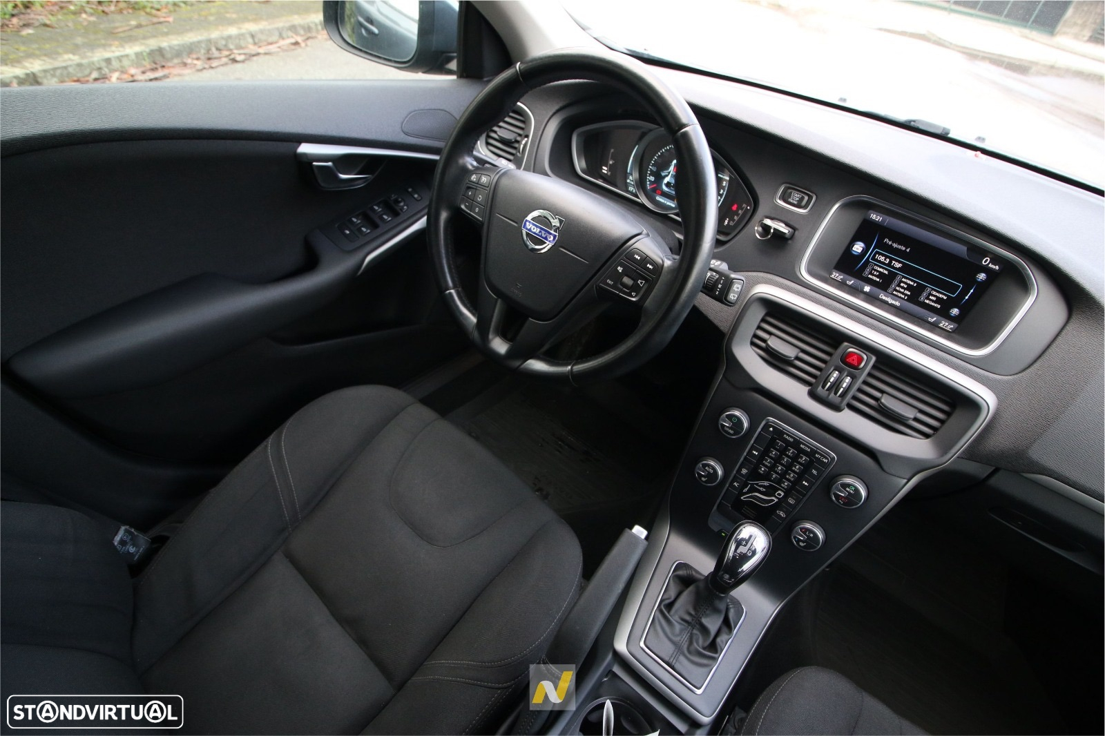 Volvo V40 1.6 D2 Momentum Powershift Eco - 21