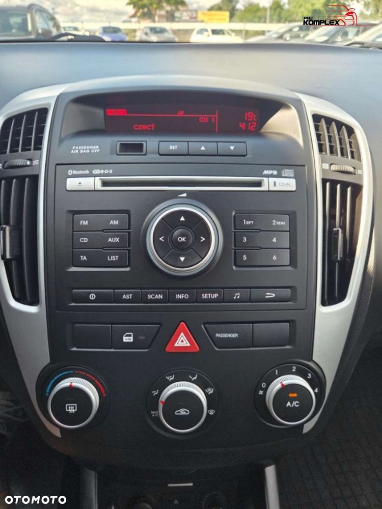 Kia Ceed - 16
