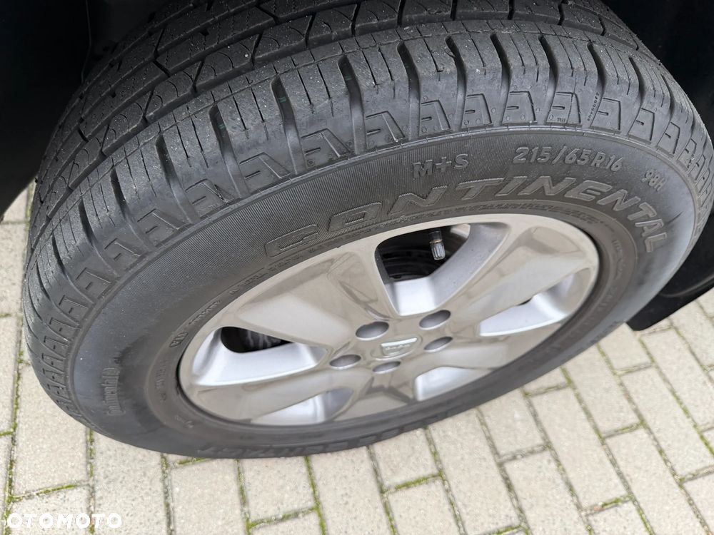 Dacia Duster 1.6 Laureate 4x4 - 36