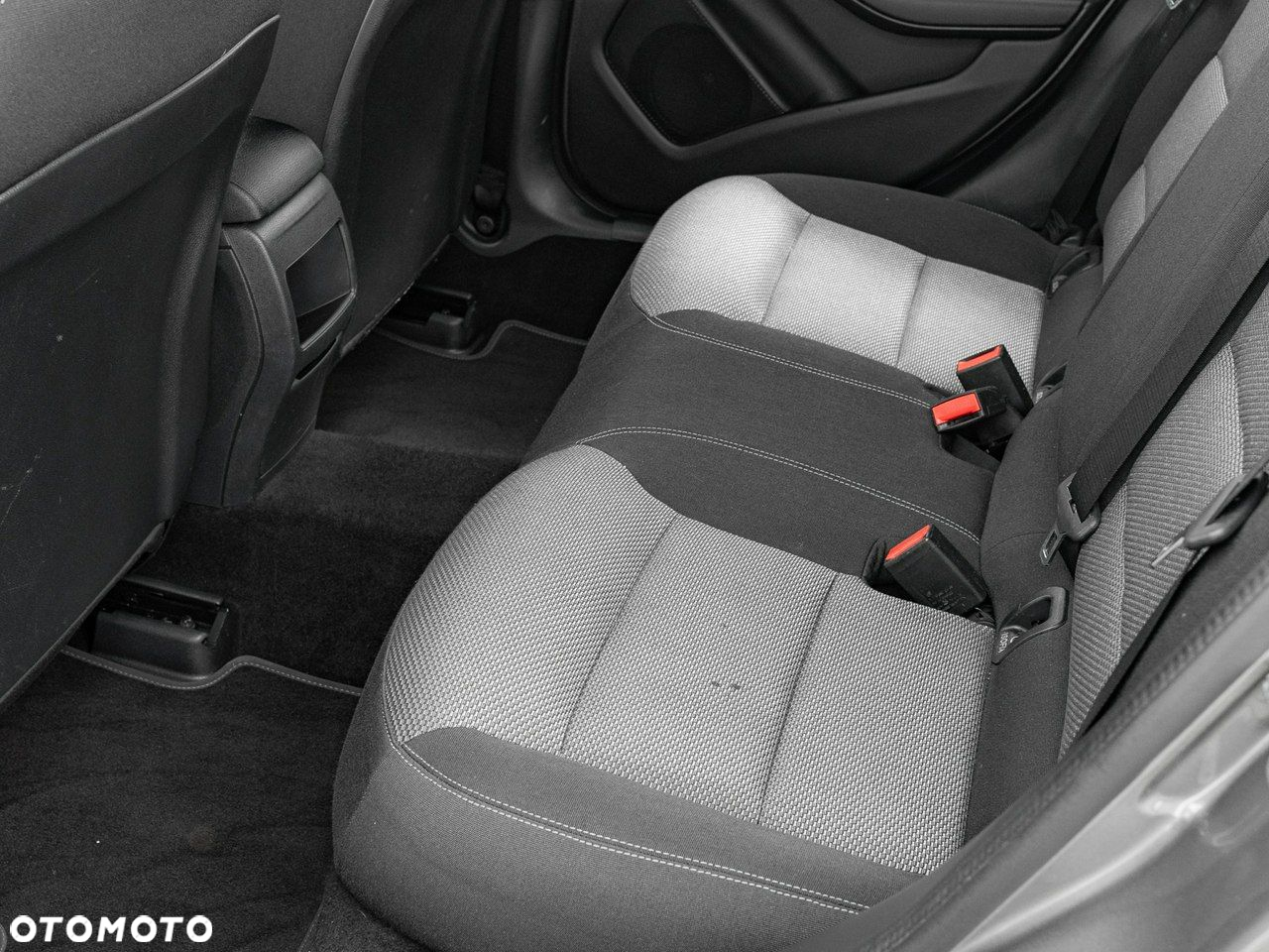 Mercedes-Benz GLA 200 7G-DCT - 28