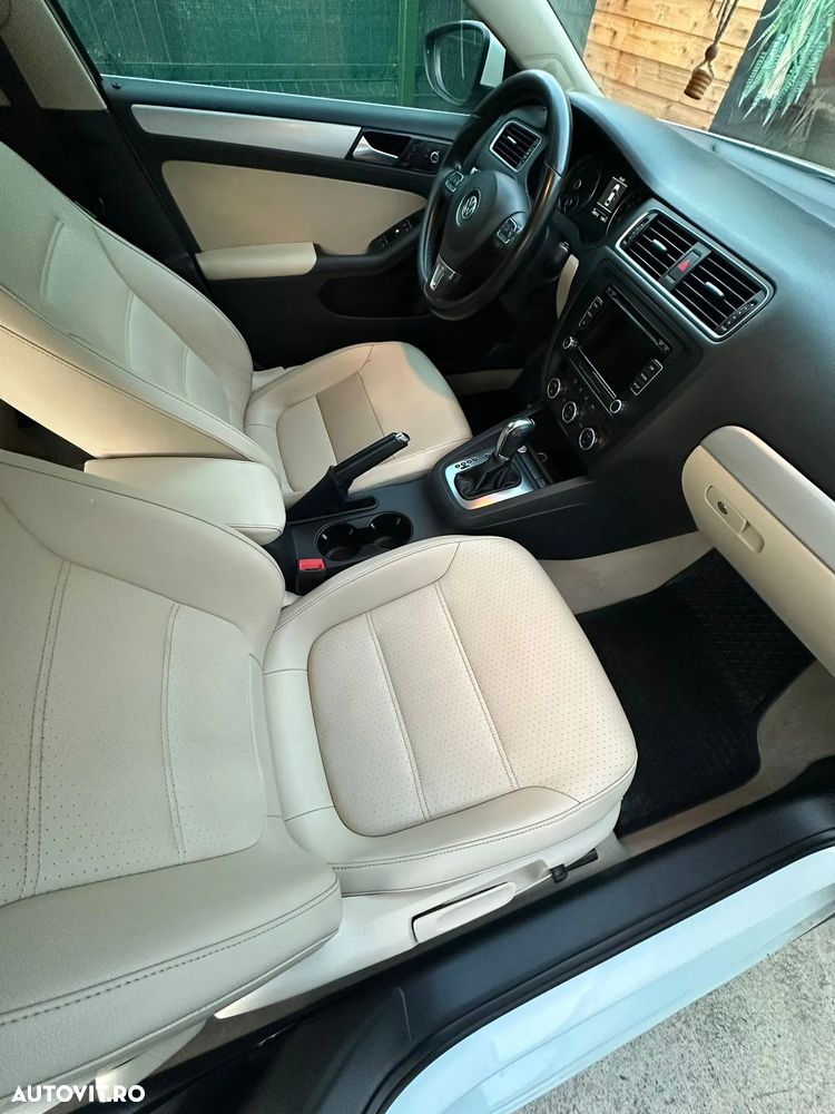 Volkswagen Jetta 1.4 DSG - 2