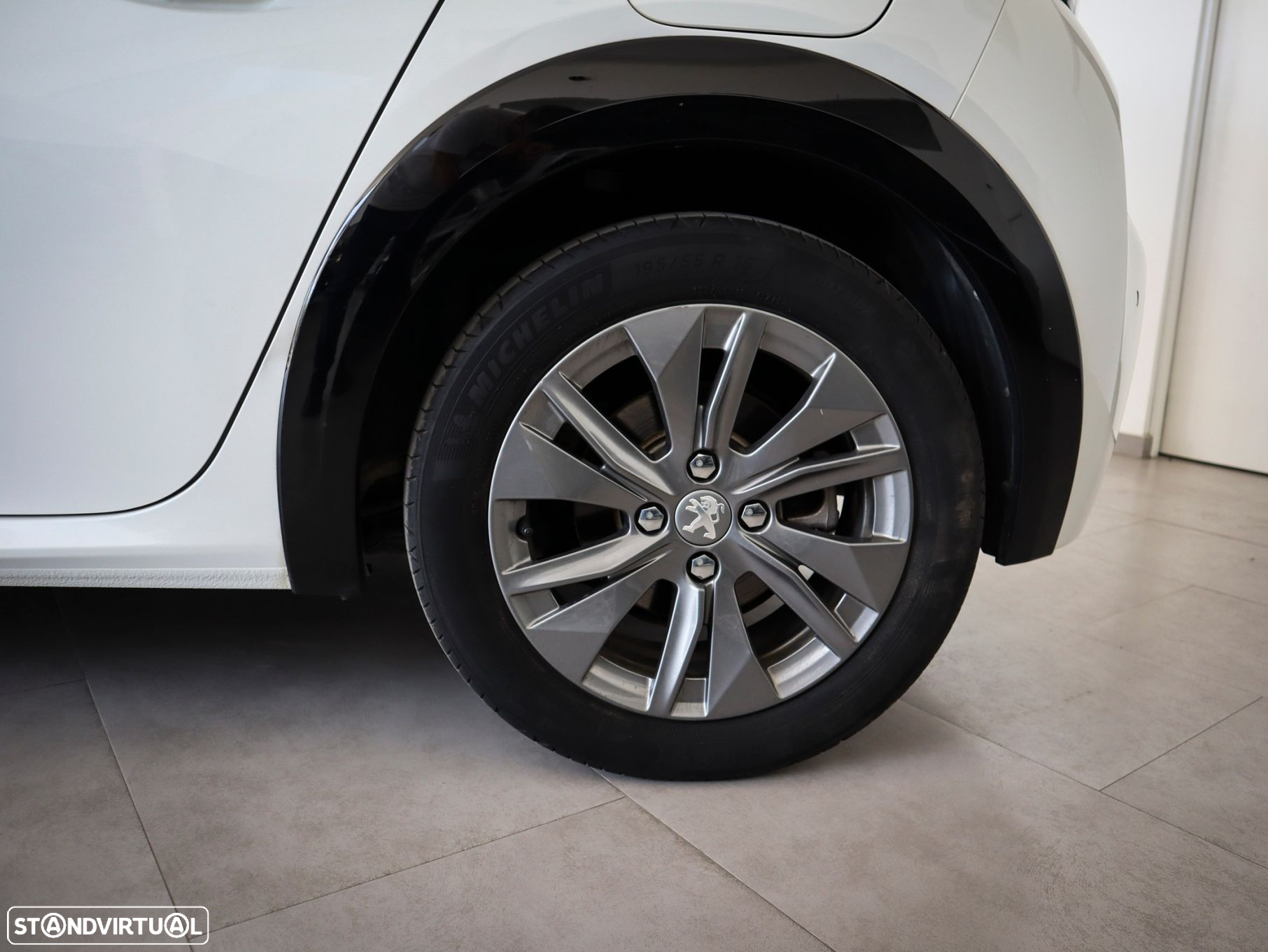 Peugeot e-208 - 11