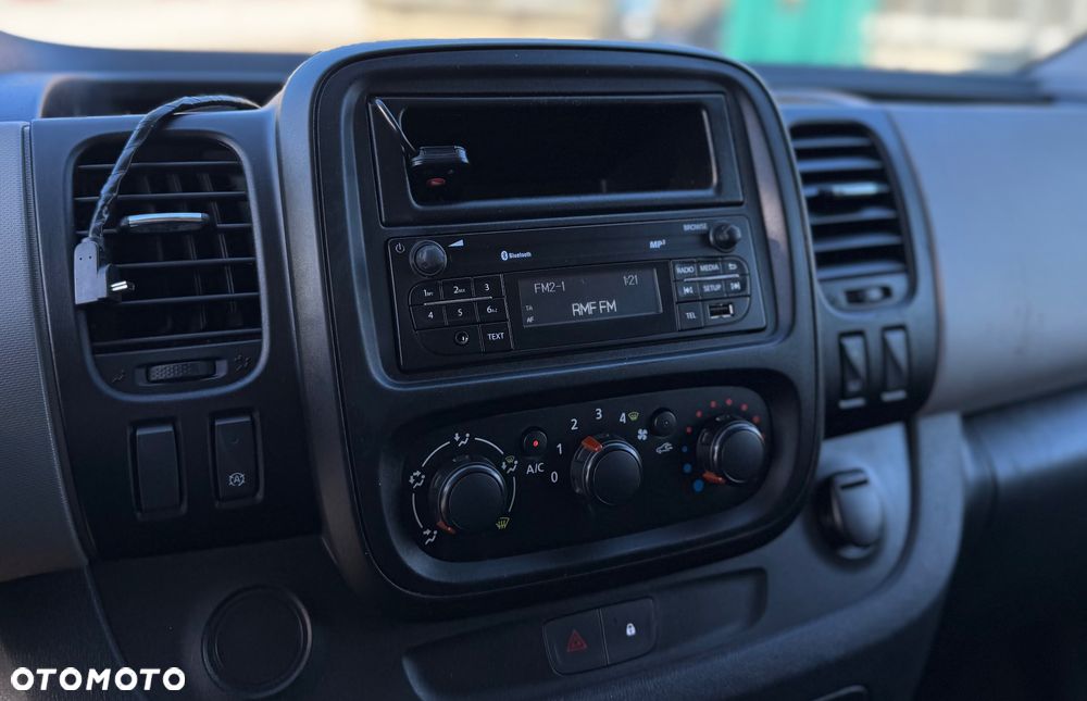 Renault TRAFIC III - 17