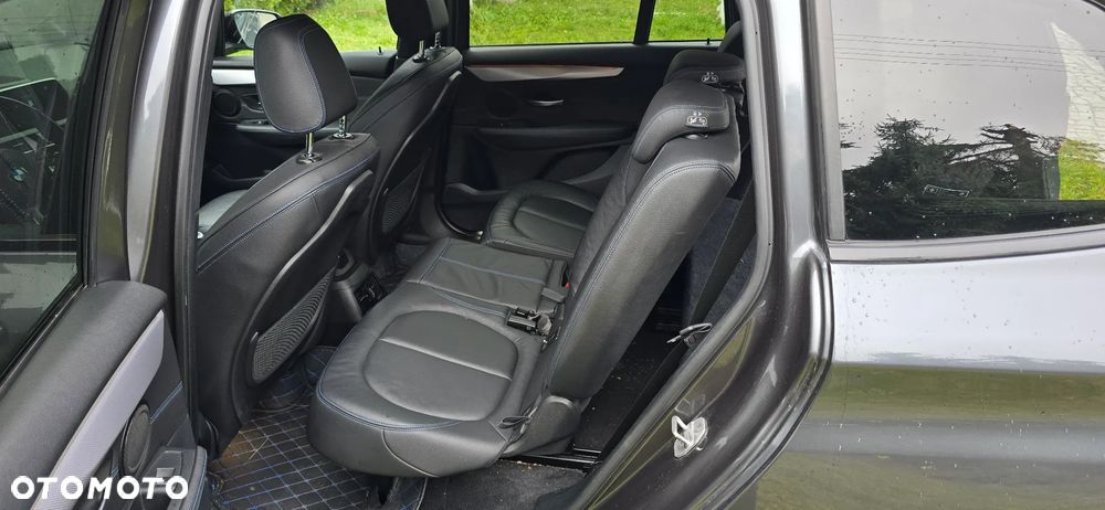 BMW Seria 2 220d - 10