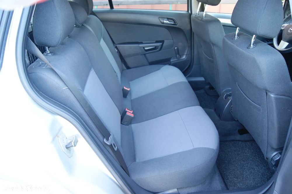 Opel Astra 1.9 CDTI Elegance - 26