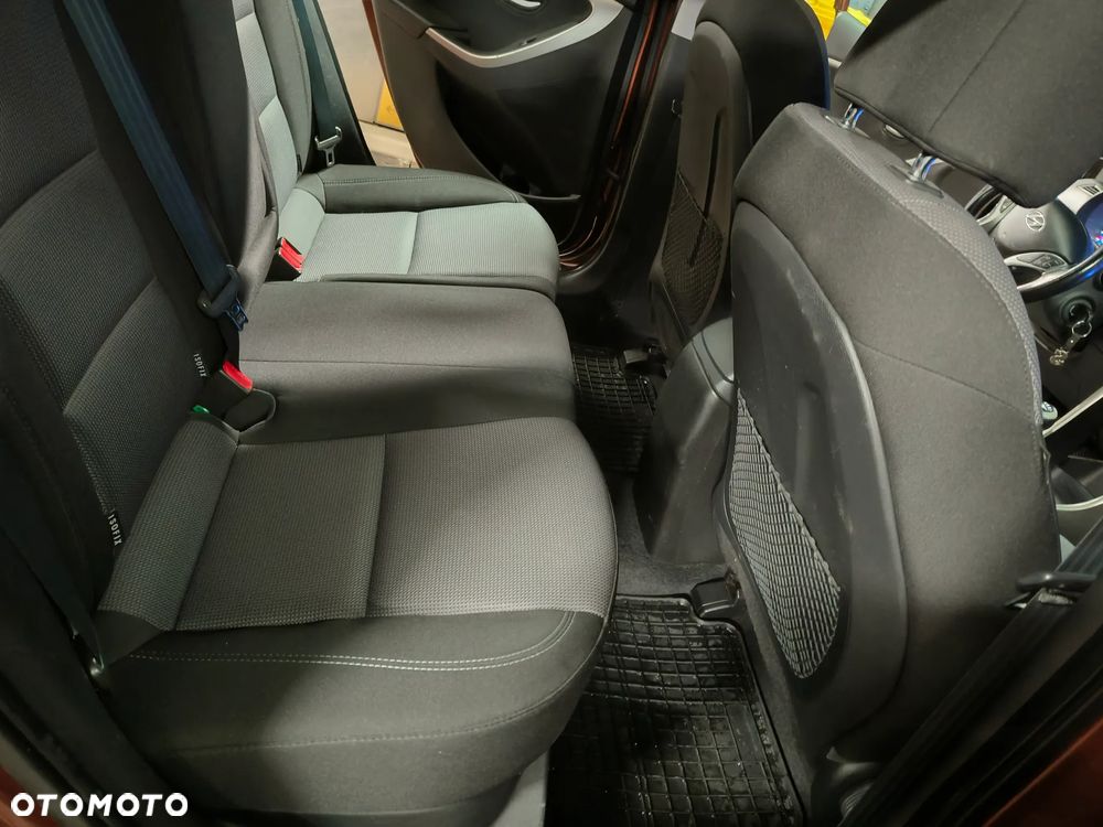 Hyundai i30 blue Kombi 1.6 CRDi Classic - 17