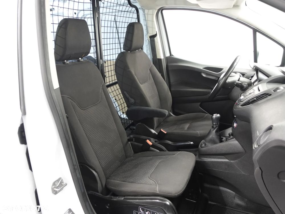 Ford Transit COURIER - 26
