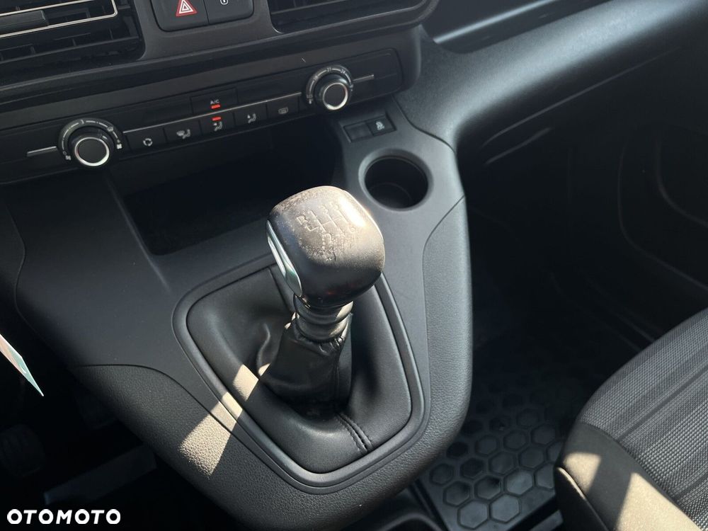 Opel Combo 1.2 Turbo Enjoy S&S - 30