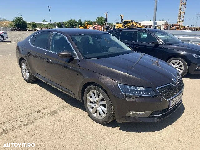 Skoda Superb 2.0 TDI DSG Ambition - 2
