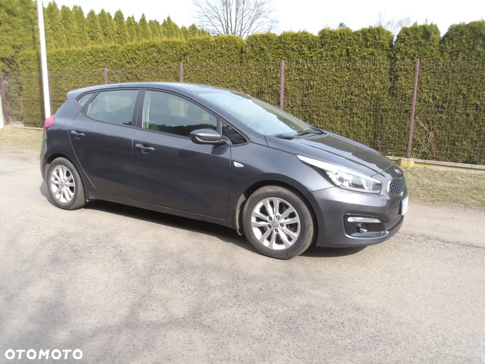 Kia Ceed - 10