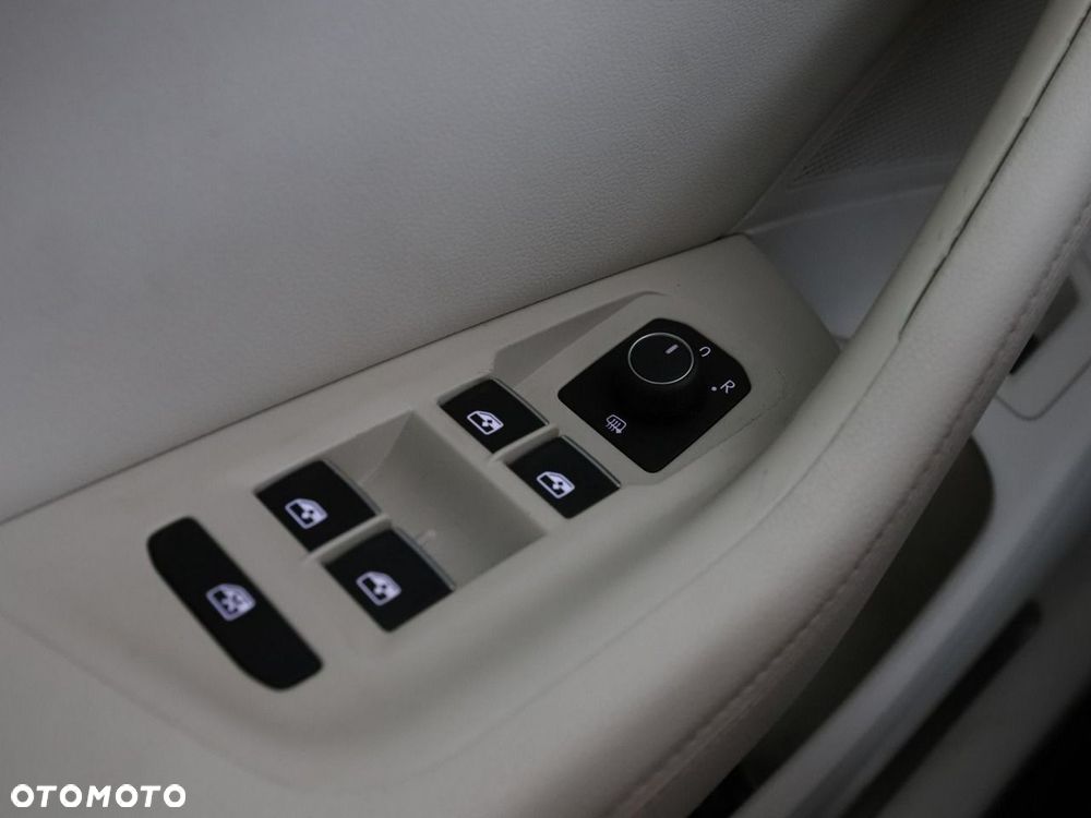 Volkswagen Passat Variant 1.8 TSI (BlueMotion Technology) DSG Highline - 33