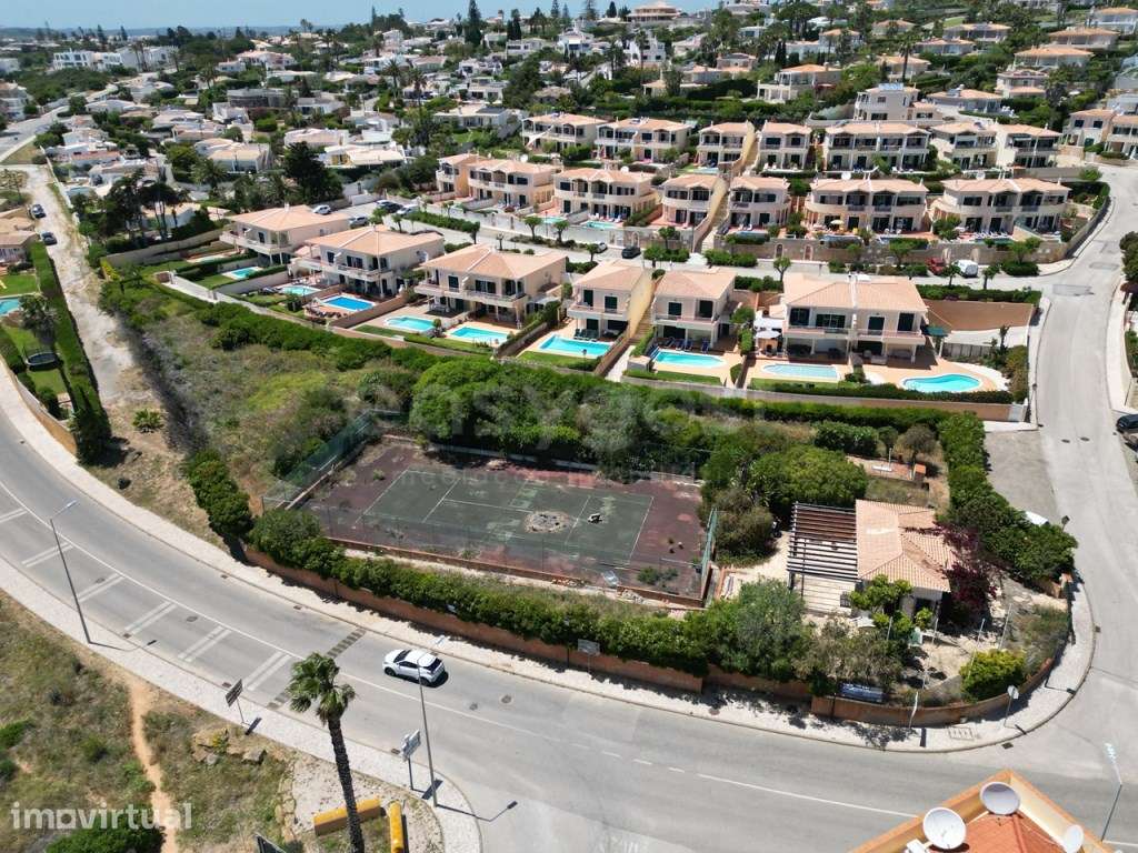 Terreno Urbano de 2805 m² com Vista Mar e Privacidade na Prestigiad... - Grande imagem: 4/32