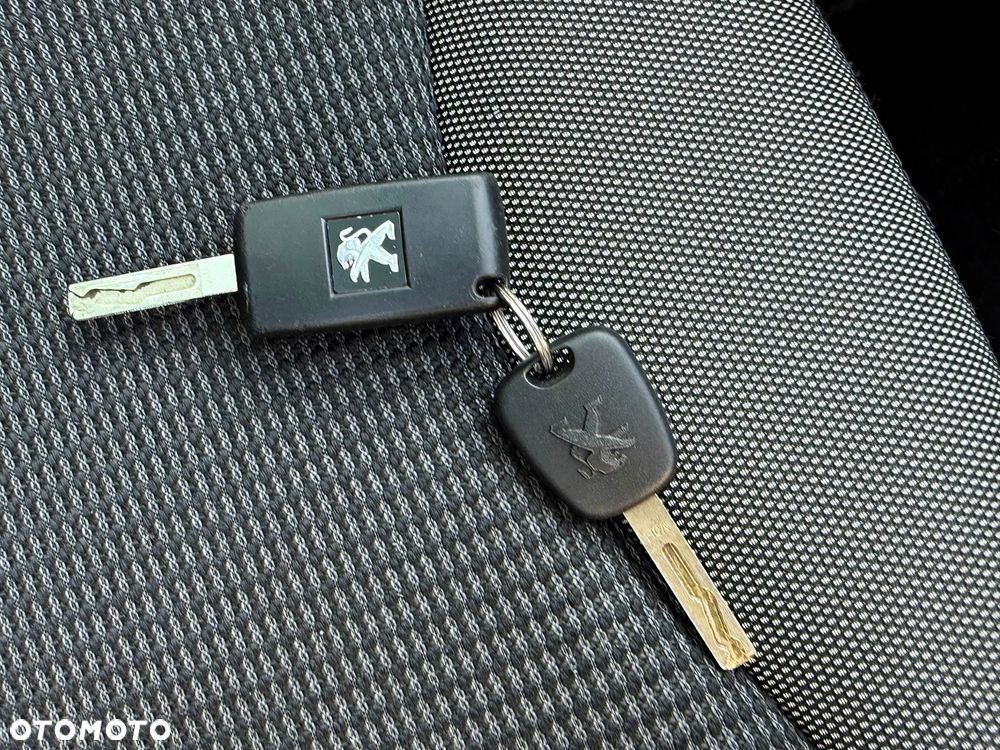 Peugeot 308 HDi FAP 150 Business Line Niveau 2 - 34