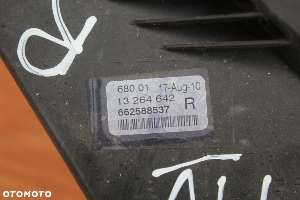KIERUNKOWSKAZ PRAWY ZDERZAKA OPEL ASTRA J 13264642 - 5