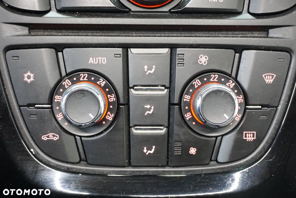 Opel Astra 1.4 Turbo Cosmo - 33