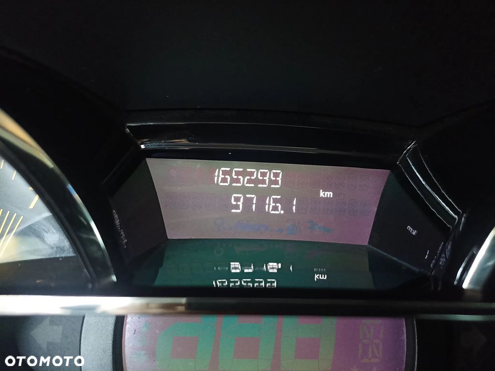 Renault Clio - 25