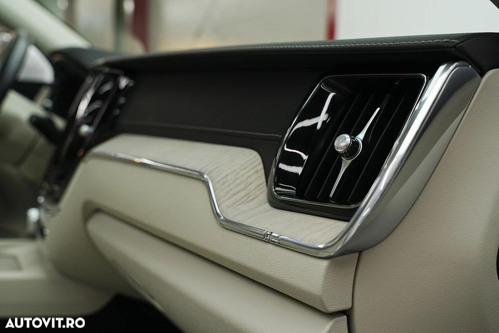 Volvo XC 60 Recharge T6 Twin Engine eAWD Inscription Expression - 36