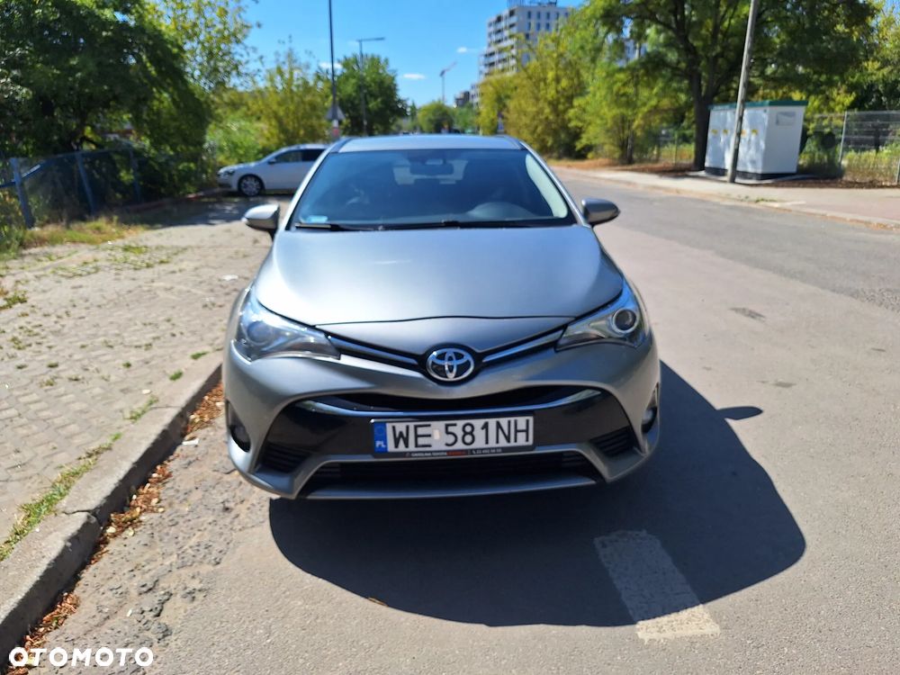 Toyota Avensis 1.8 Premium MS - 9