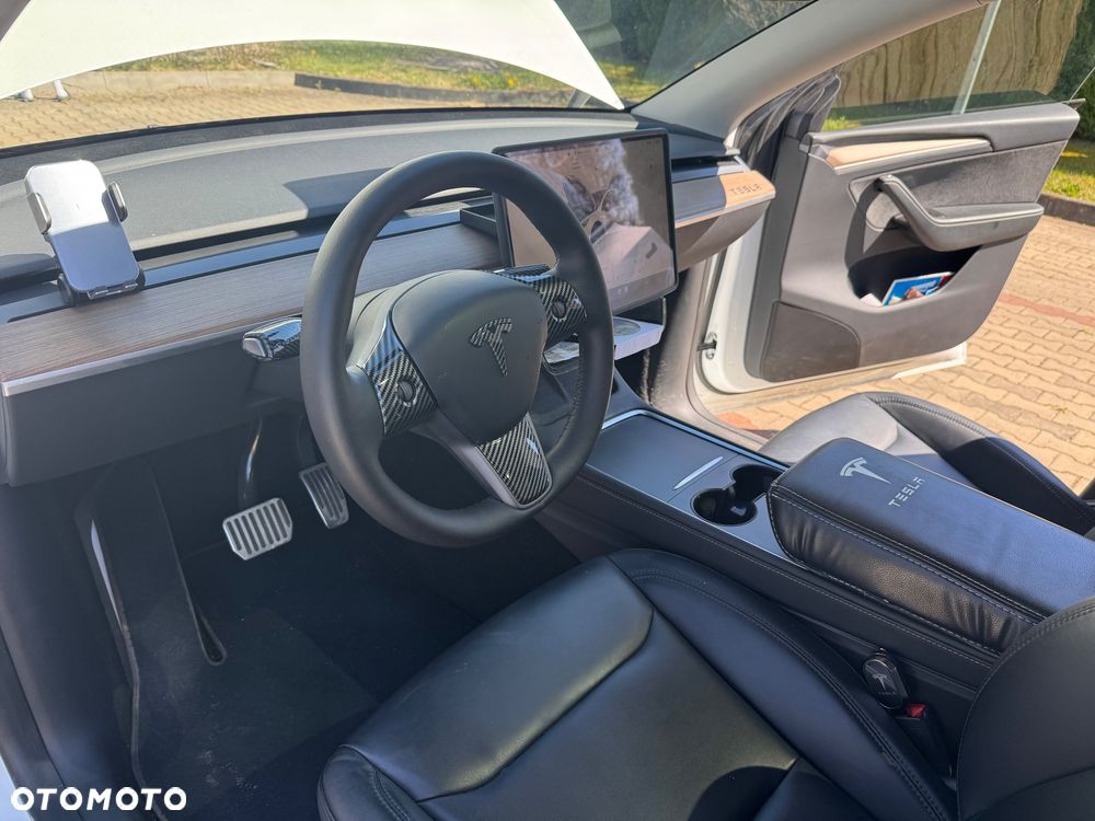 Tesla Model Y - 7