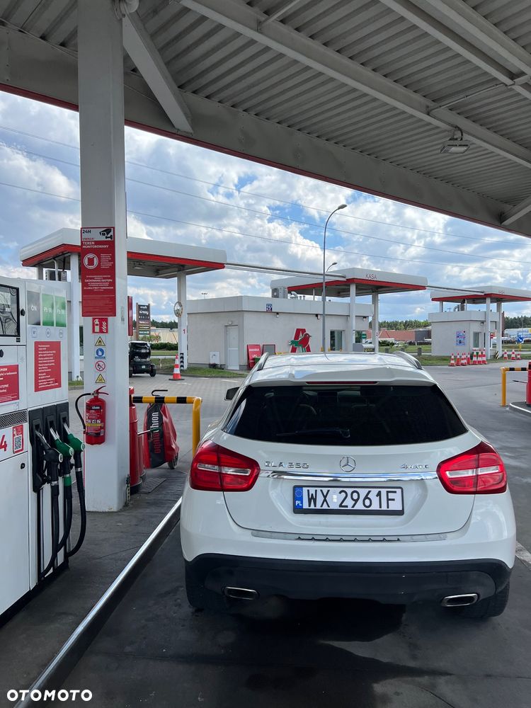 Mercedes-Benz GLA 250 4-Matic - 15