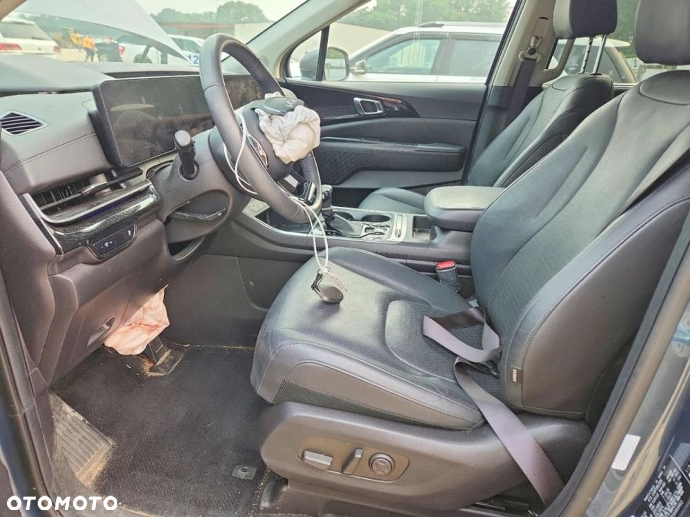 Kia Carnival - 9